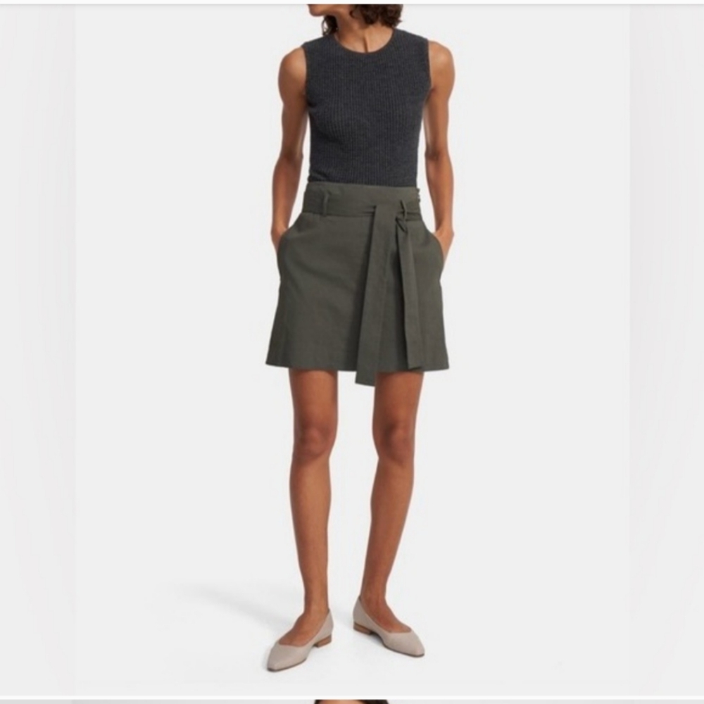 Theory Mini Skirt, Side Zip And Pockets, Size Small